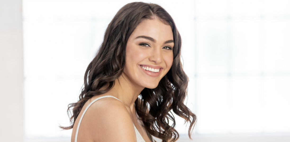 How to Curl Your Hair with a Curling Wand - The Right Way