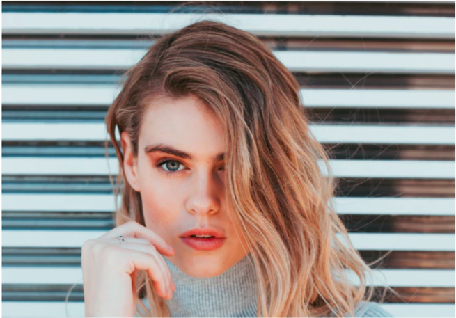 blonde hair girl colour fading tips
