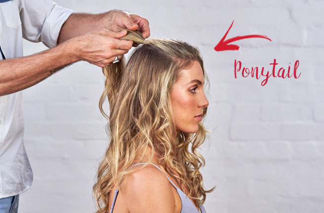 Woman using the Curl Secret Optimum